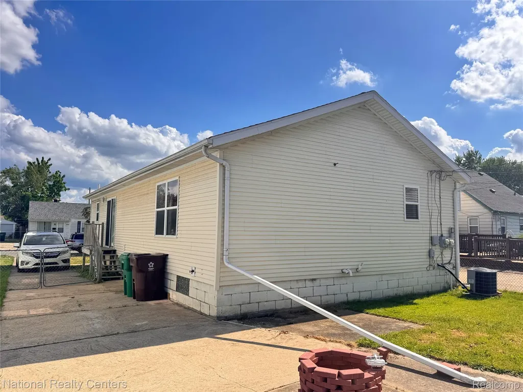 28802 Birchlawn Street Garden City City MI 48135