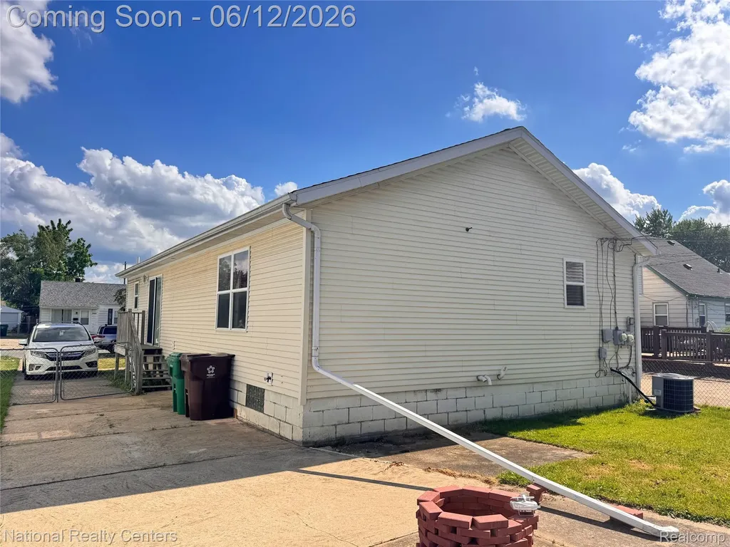 28802 Birchlawn Street Garden City City MI 48135
