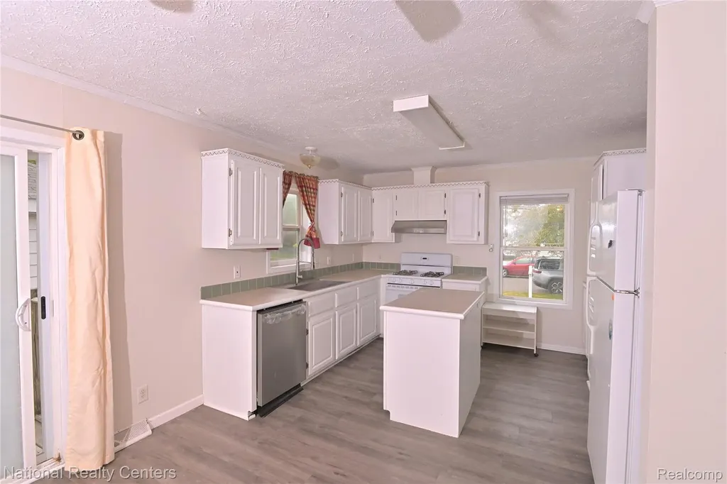 28802 Birchlawn Street Garden City City MI 48135