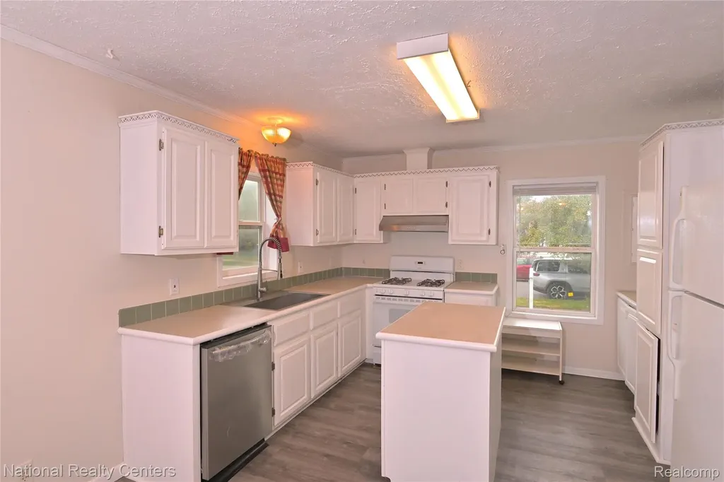 28802 Birchlawn Street Garden City City MI 48135