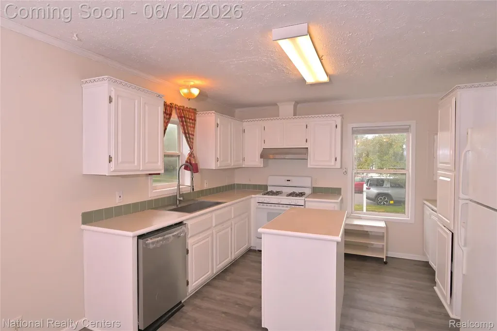 28802 Birchlawn Street Garden City City MI 48135
