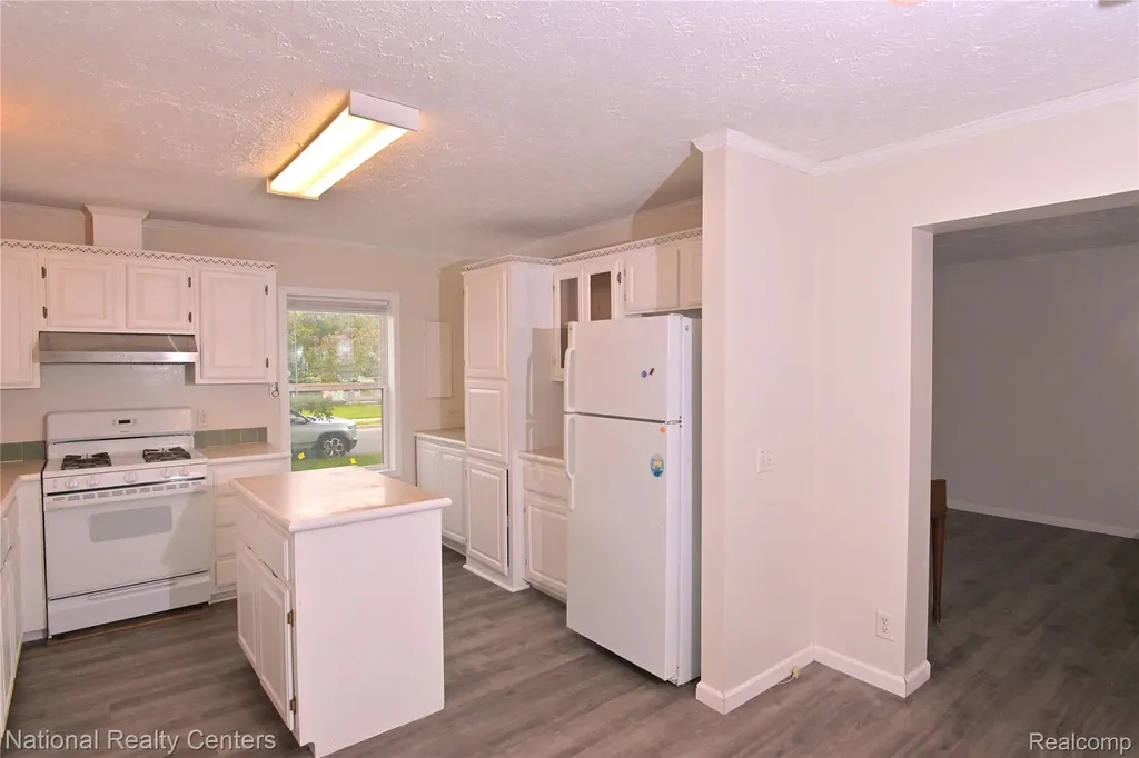 28802 Birchlawn Street Garden City City MI 48135