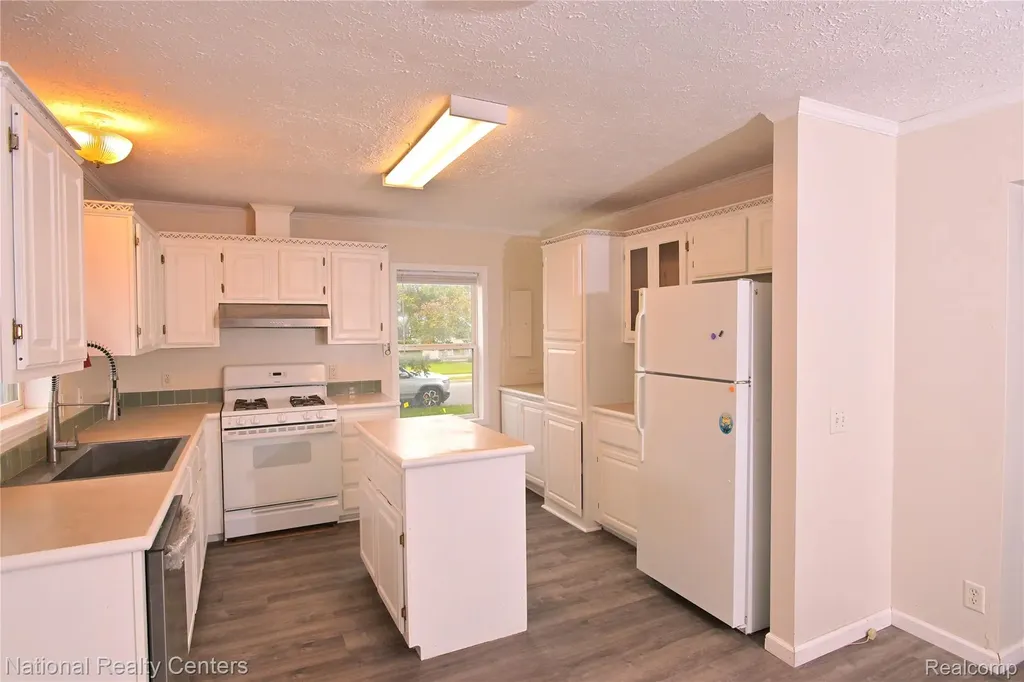 28802 Birchlawn Street Garden City City MI 48135