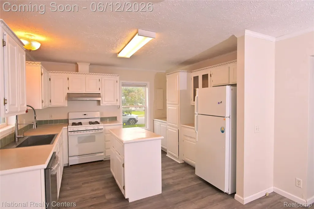 28802 Birchlawn Street Garden City City MI 48135