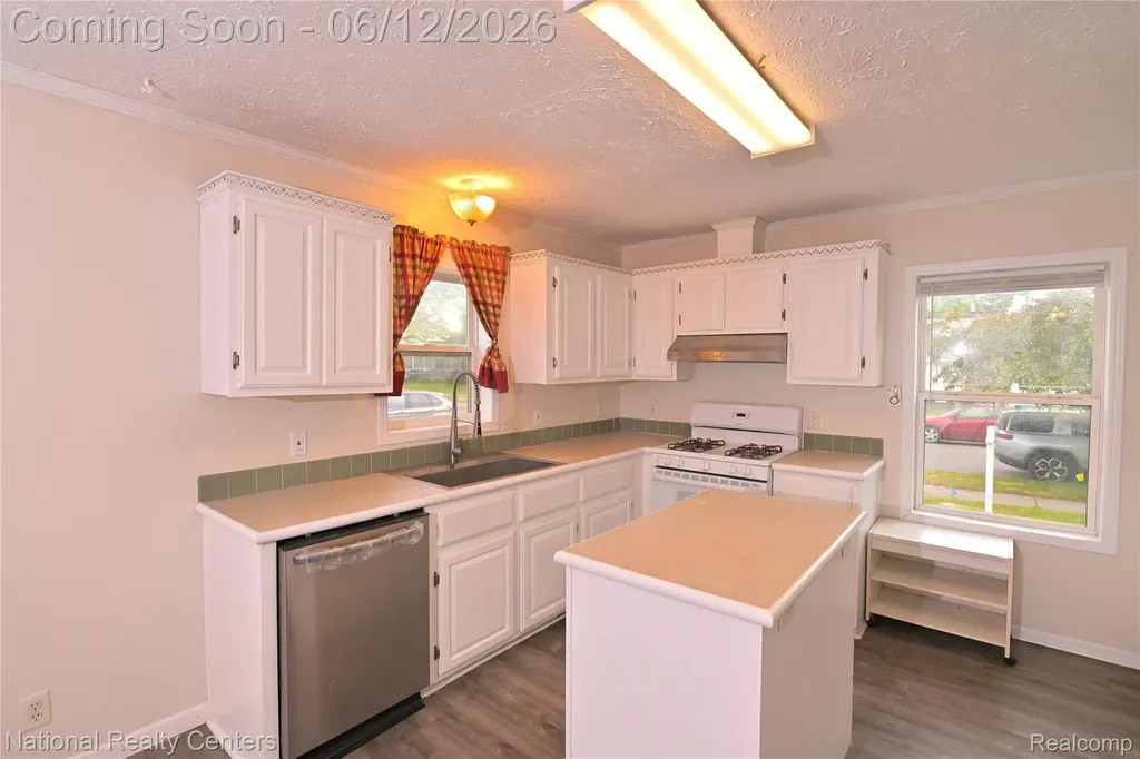 28802 Birchlawn Street Garden City City MI 48135