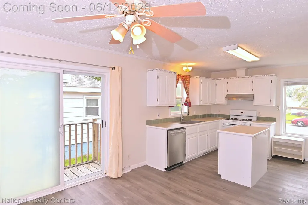 28802 Birchlawn Street Garden City City MI 48135