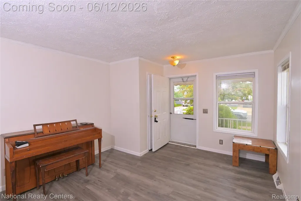 28802 Birchlawn Street Garden City City MI 48135