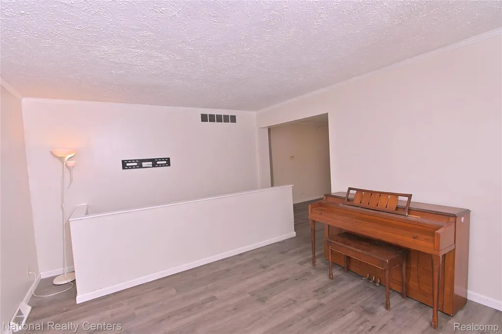 28802 Birchlawn Street Garden City City MI 48135