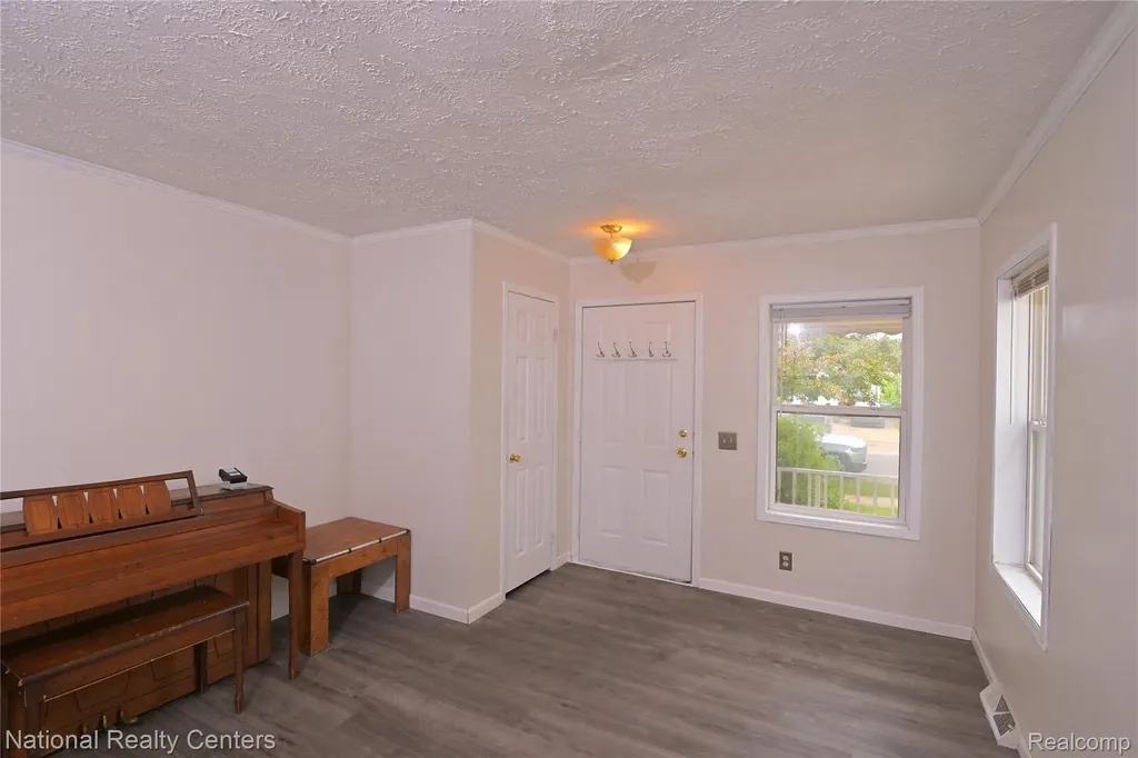 28802 Birchlawn Street Garden City City MI 48135