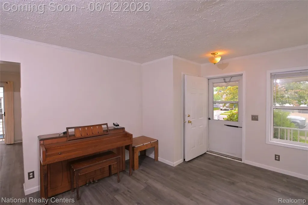 28802 Birchlawn Street Garden City City MI 48135