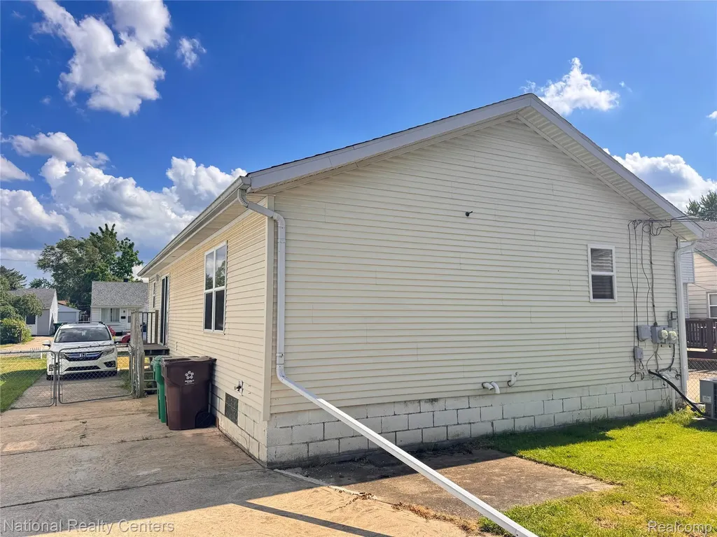 28802 Birchlawn Street Garden City City MI 48135
