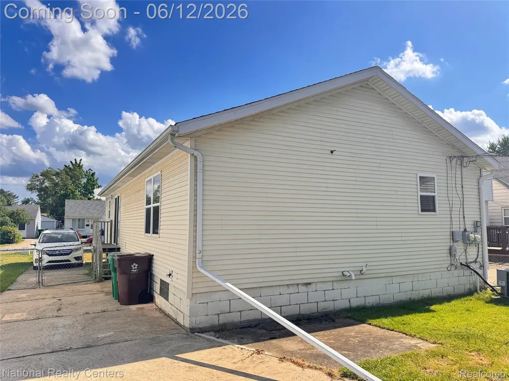 28802 Birchlawn Street Garden City City MI 48135