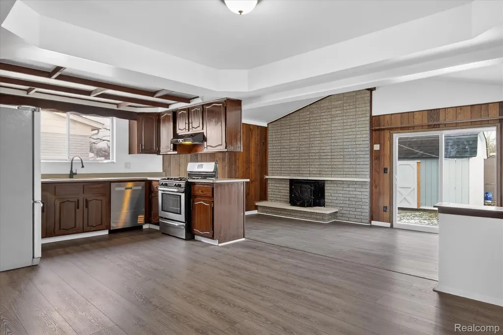 2995 Groves Drive Sterling Heights City MI 48310