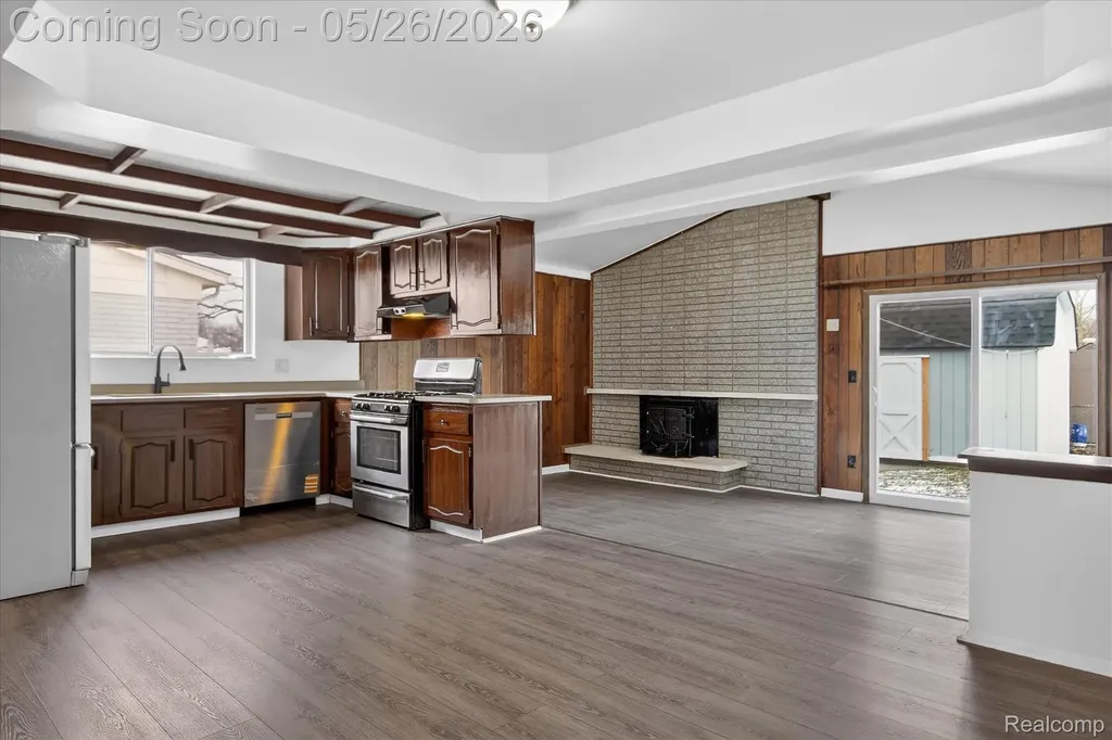 2995 Groves Drive Sterling Heights City MI 48310