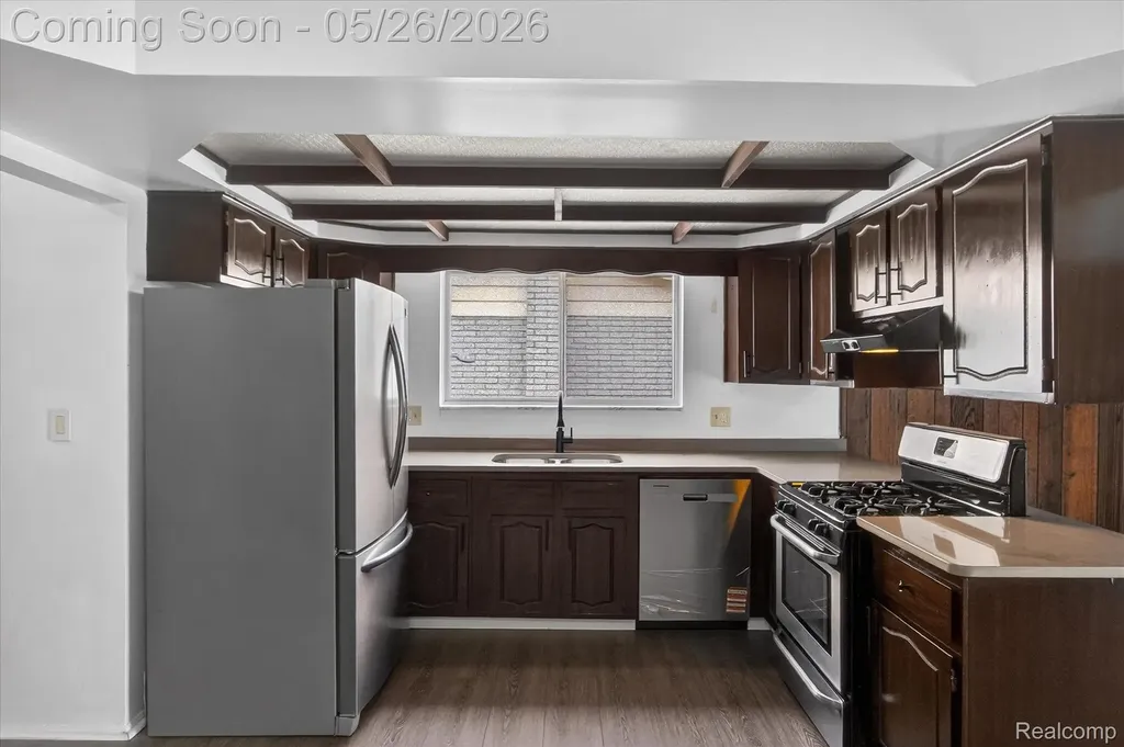 2995 Groves Drive Sterling Heights City MI 48310