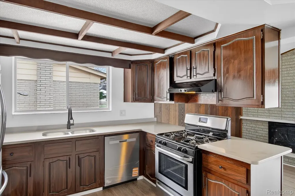 2995 Groves Drive Sterling Heights City MI 48310