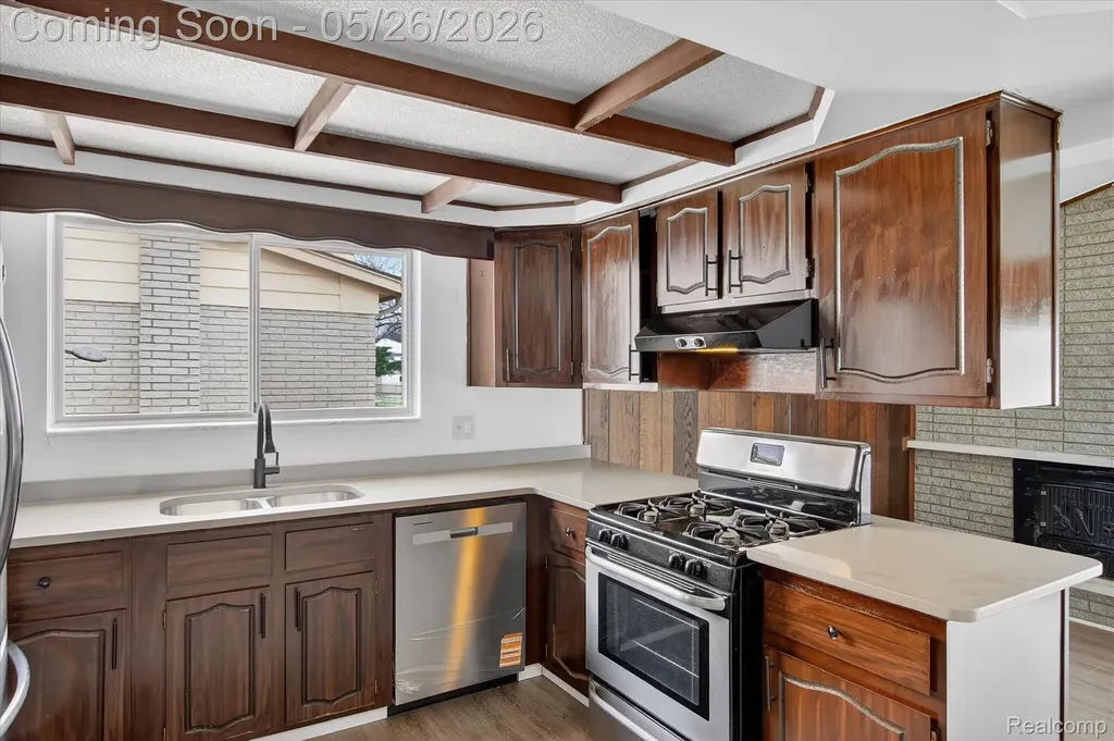 2995 Groves Drive Sterling Heights City MI 48310