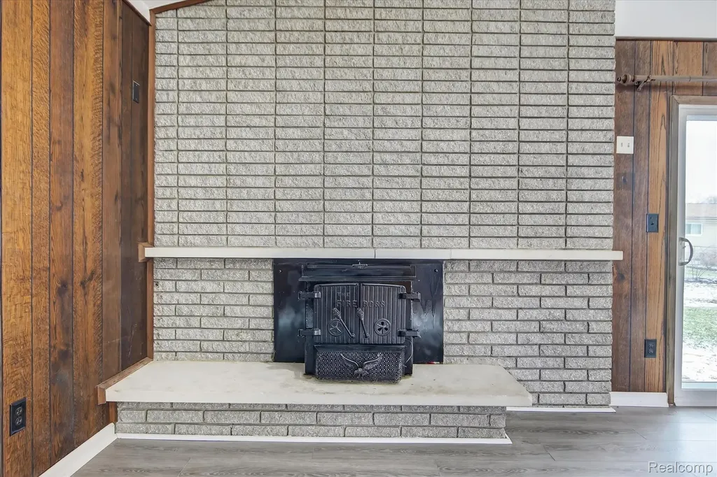 2995 Groves Drive Sterling Heights City MI 48310