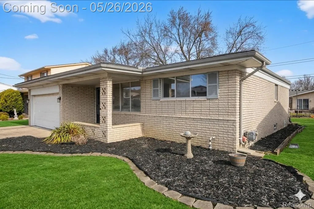 2995 Groves Drive Sterling Heights City MI 48310