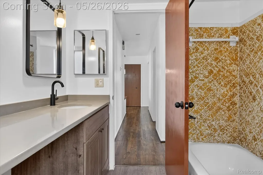 2995 Groves Drive Sterling Heights City MI 48310