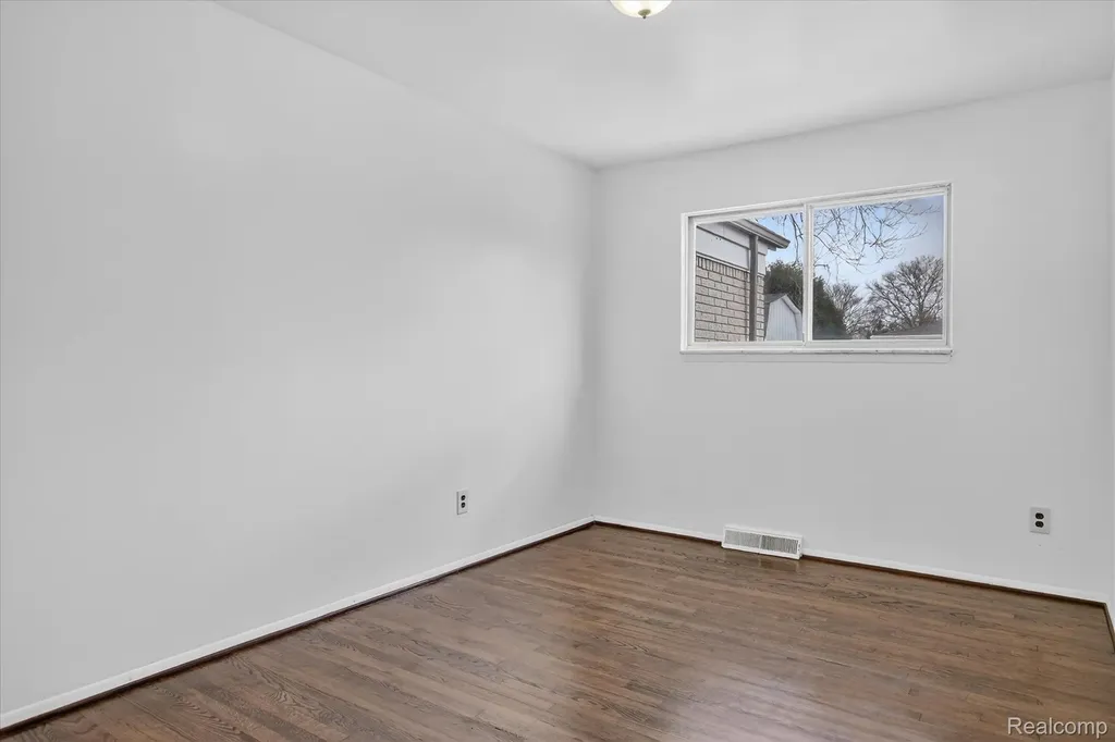2995 Groves Drive Sterling Heights City MI 48310