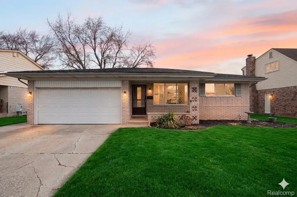 2995 Groves Drive Sterling Heights City MI 48310