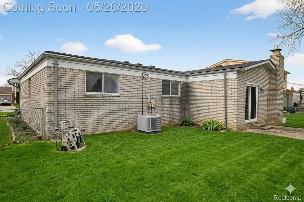 2995 Groves Drive Sterling Heights City MI 48310