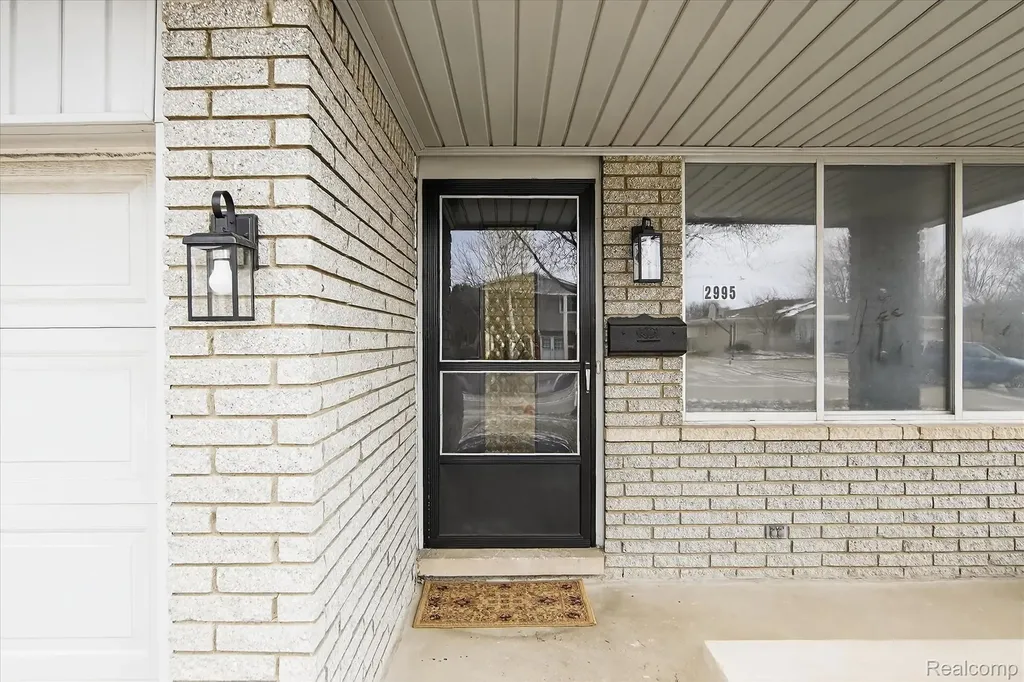 2995 Groves Drive Sterling Heights City MI 48310