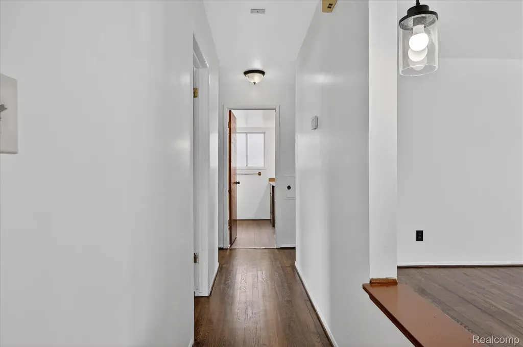 2995 Groves Drive Sterling Heights City MI 48310