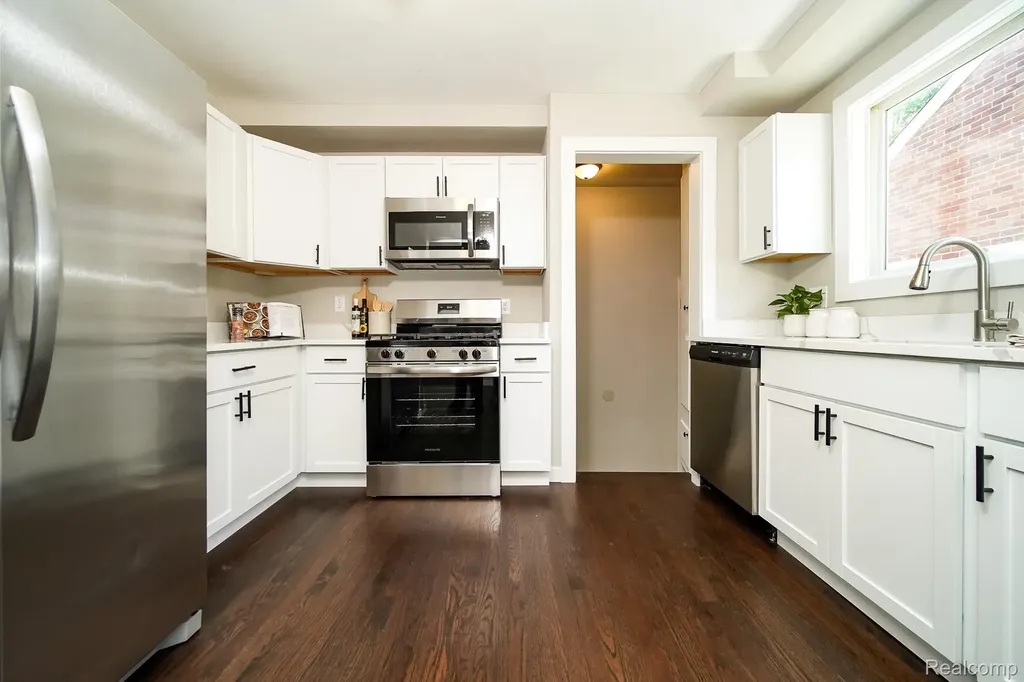 23610 Morton Street Oak Park City MI 48237