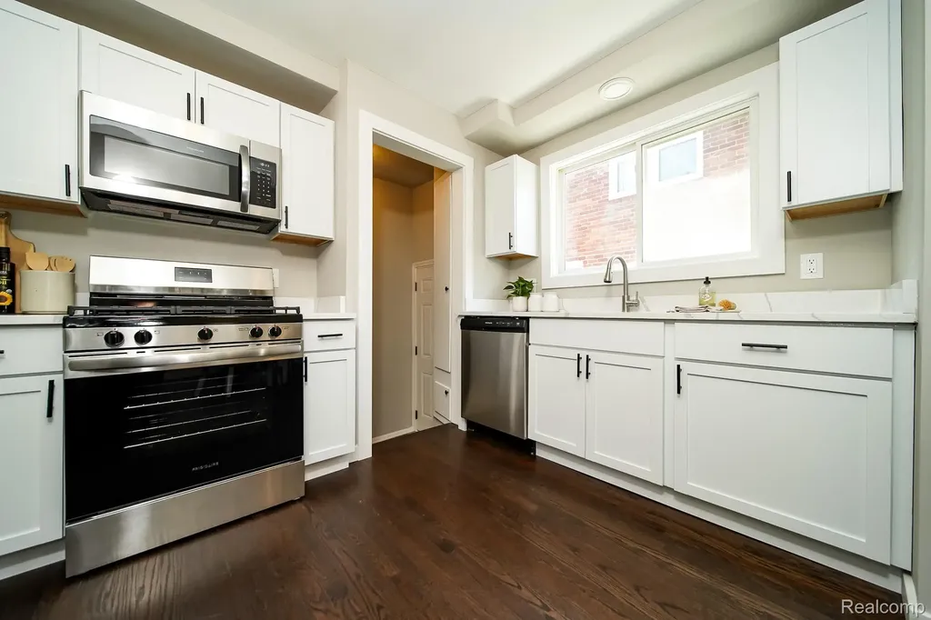 23610 Morton Street Oak Park City MI 48237