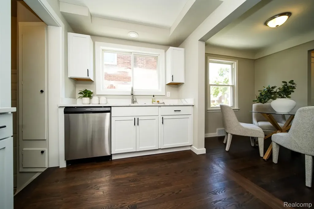 23610 Morton Street Oak Park City MI 48237