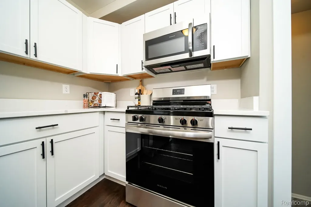 23610 Morton Street Oak Park City MI 48237