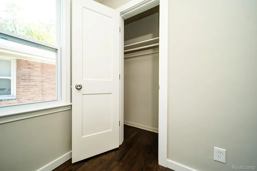 23610 Morton Street Oak Park City MI 48237