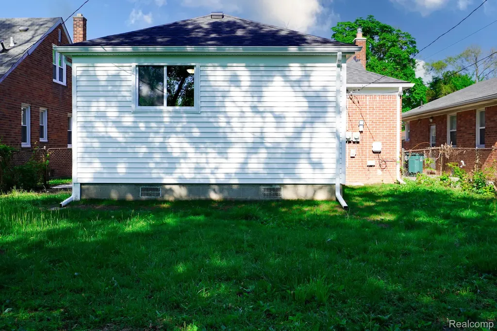 23610 Morton Street Oak Park City MI 48237