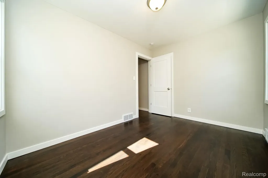 23610 Morton Street Oak Park City MI 48237