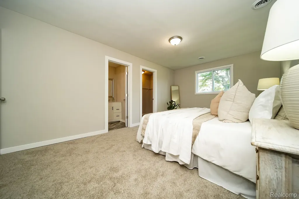 23610 Morton Street Oak Park City MI 48237