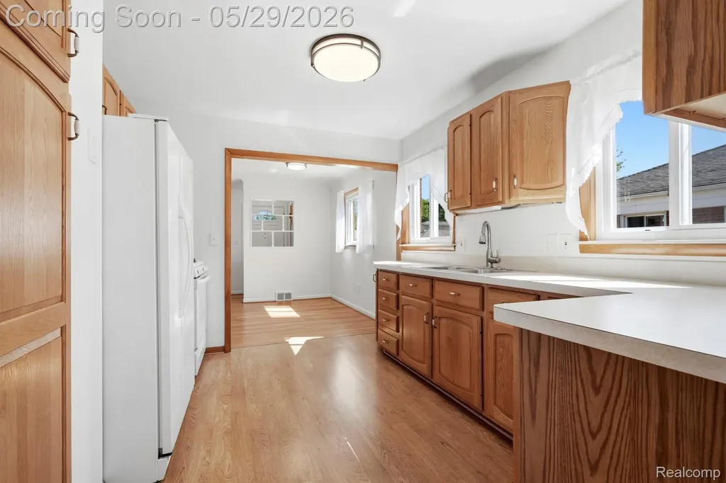 3327 N Lynn Court Trenton City MI 48183