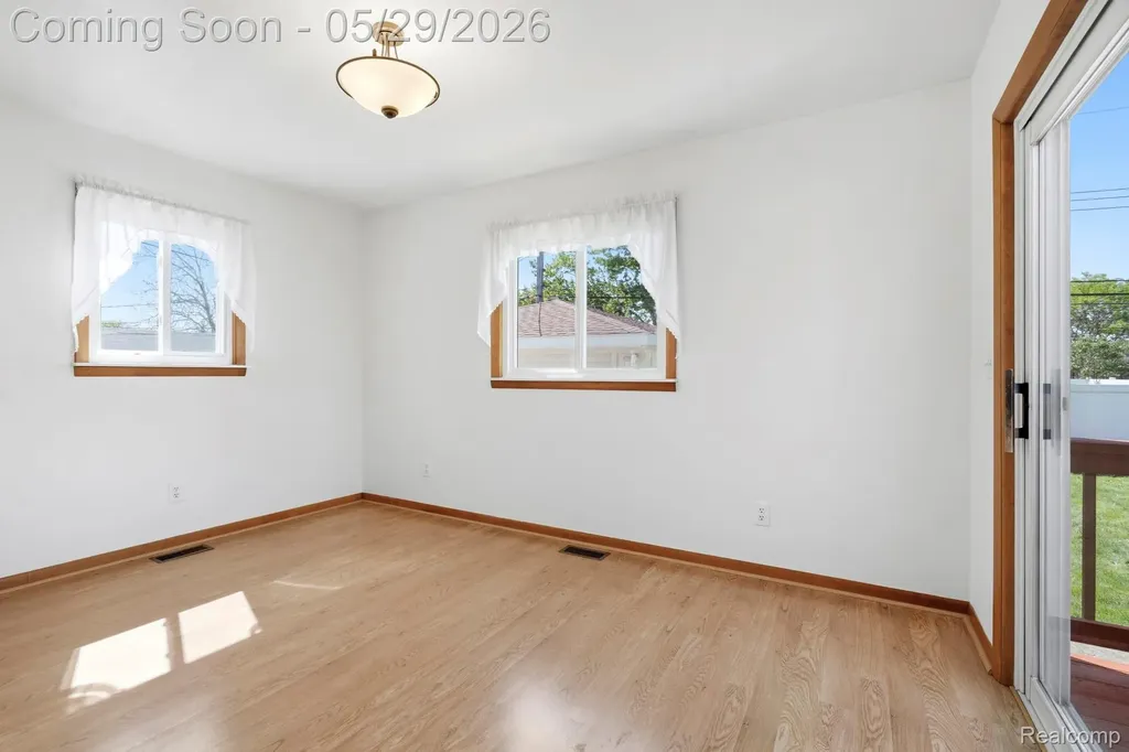 3327 N Lynn Court Trenton City MI 48183
