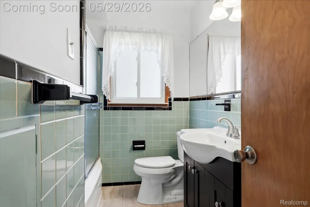 3327 N Lynn Court Trenton City MI 48183