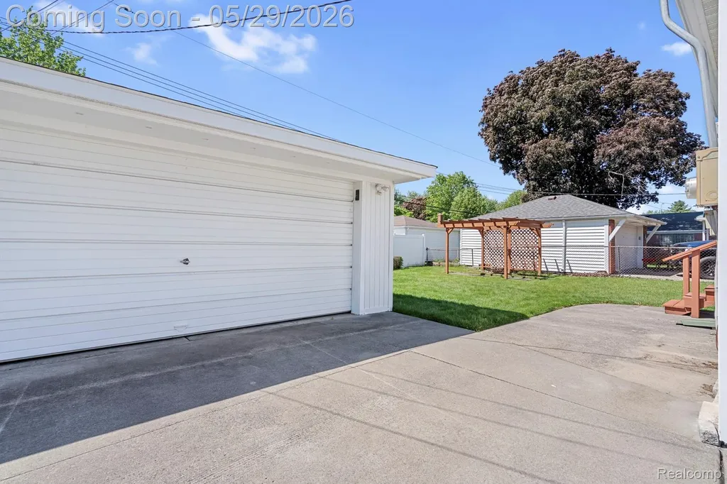 3327 N Lynn Court Trenton City MI 48183
