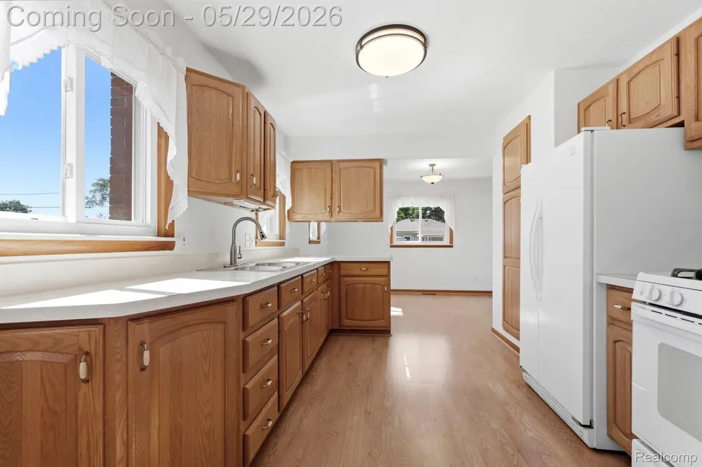 3327 N Lynn Court Trenton City MI 48183