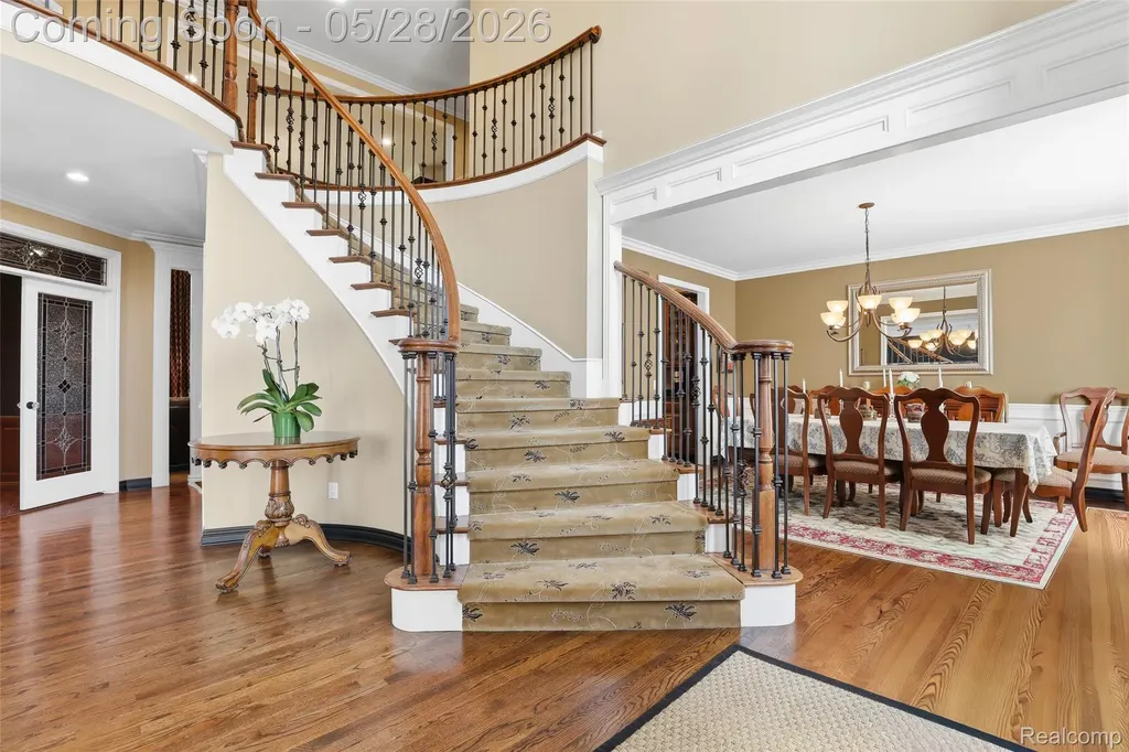 668 Springview Drive Rochester City MI 48307