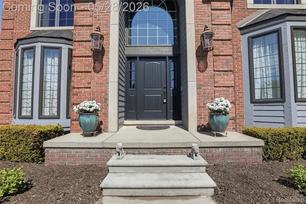 668 Springview Drive Rochester City MI 48307