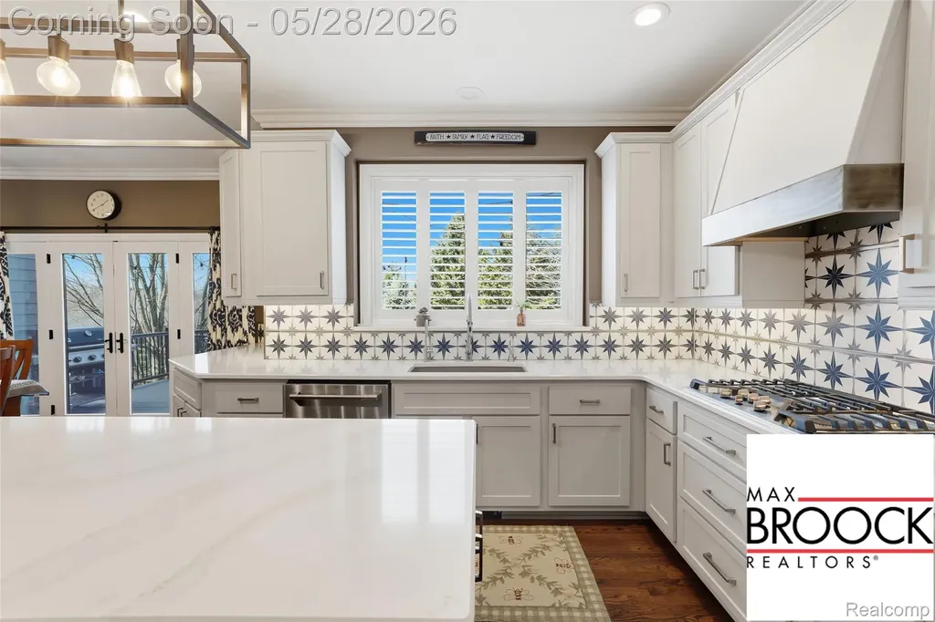 668 Springview Drive Rochester City MI 48307