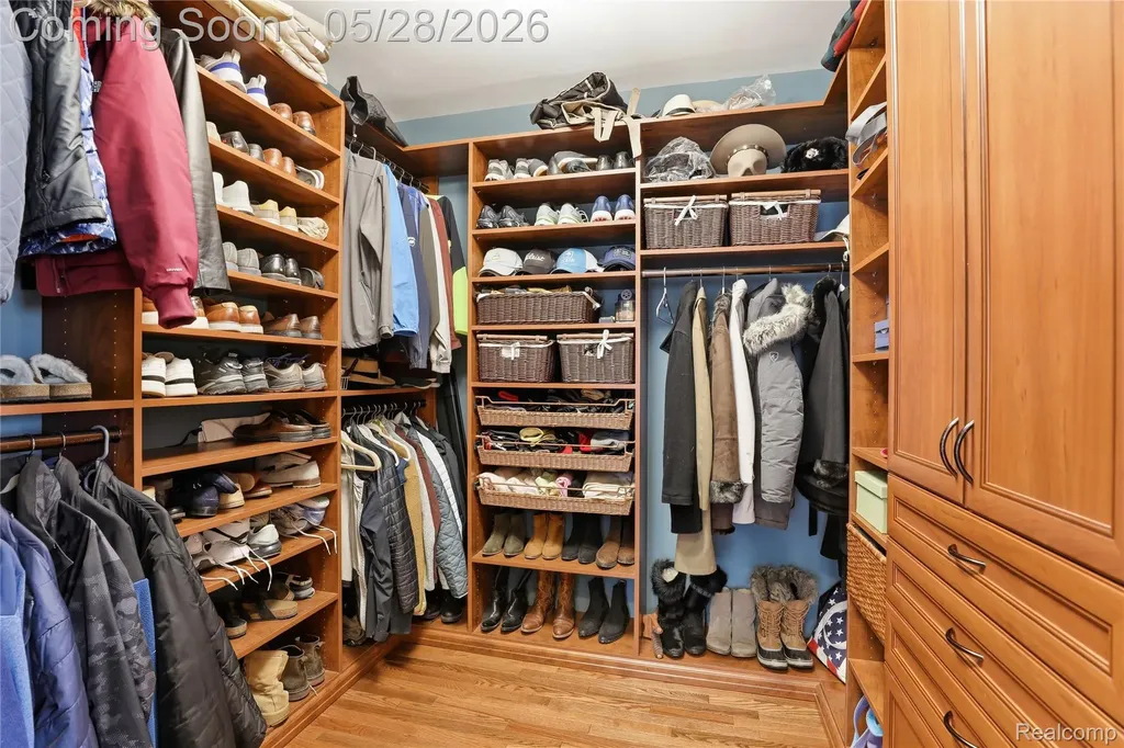 668 Springview Drive Rochester City MI 48307