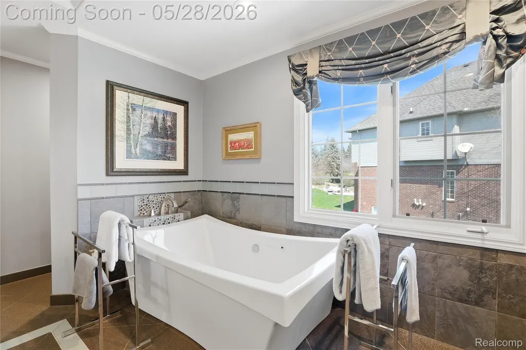 668 Springview Drive Rochester City MI 48307