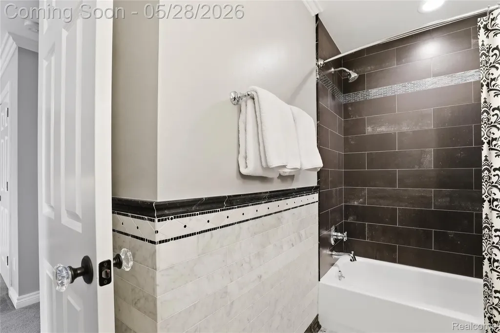 668 Springview Drive Rochester City MI 48307