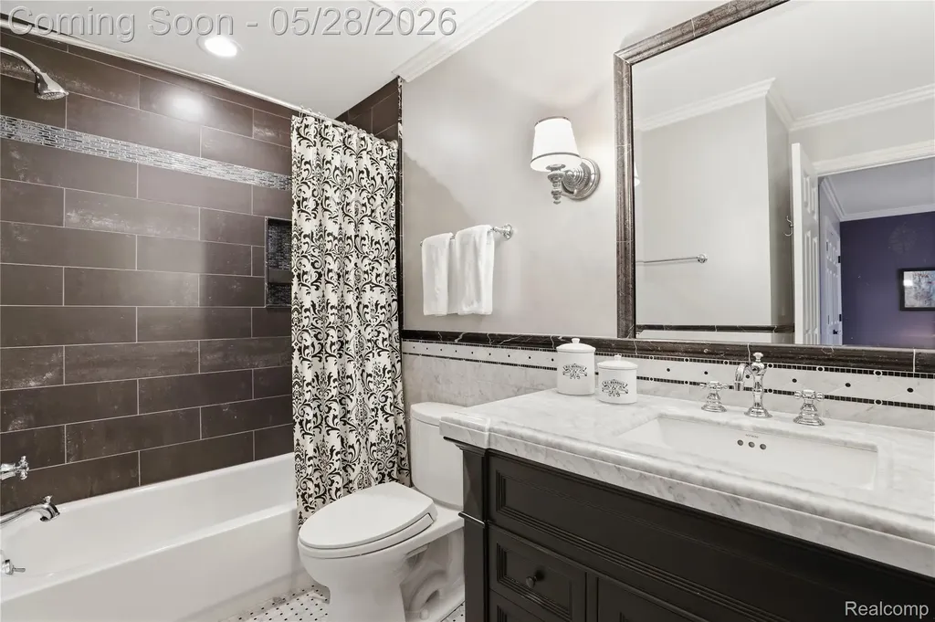 668 Springview Drive Rochester City MI 48307