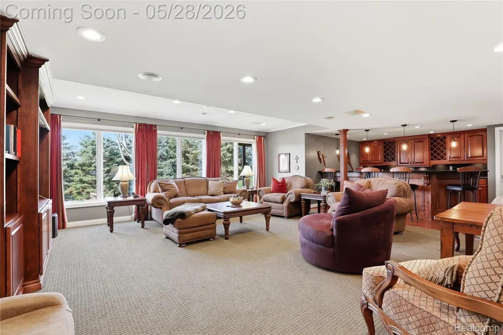 668 Springview Drive Rochester City MI 48307